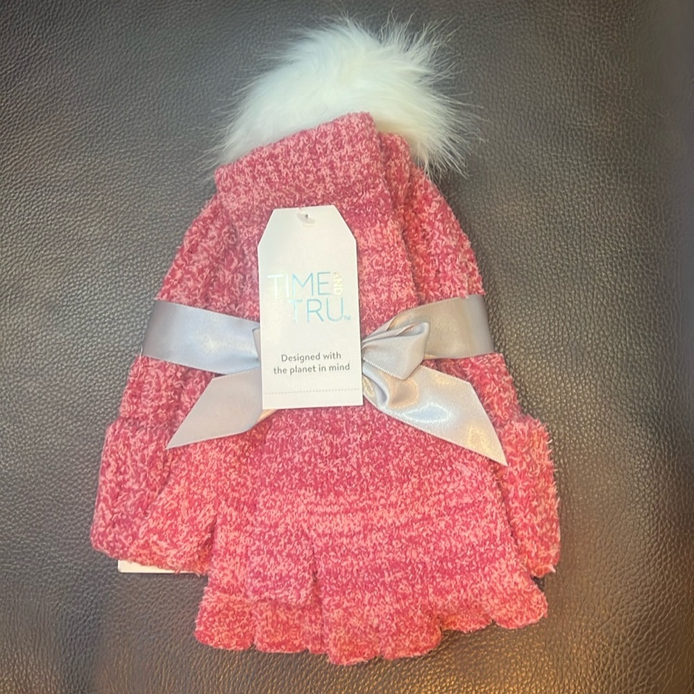 NWT BEENIE AND FINGERLESS GLOVES SET